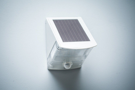 Solarna lampa fasadowa LED SteelWall - nowoczesny design, własne zasilanie