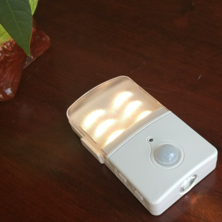 Eko-Light LAMPKA NATYNKOWA Z CZUJKĄ RUCHU + ŚWIATŁO BOCZNE 4000K EKB6615 BIAŁY