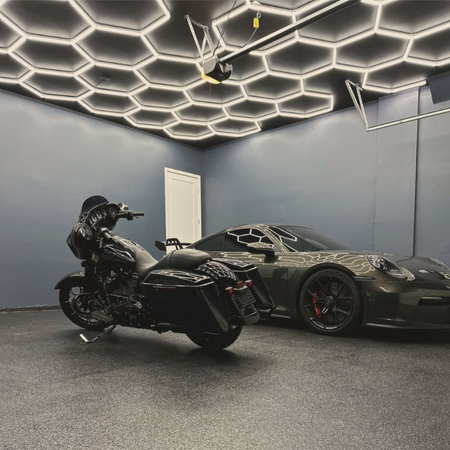 Efektowne oświetlenie LED Blaupunkt Hexagon 243 X 483 cm, Konfigurowalny system LED o ciepłej barwie w kształcie plastra miodu do showroomu, galerii, salonu samochodowego, serwisu, garażu