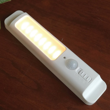 Eko-Light LAMPKA DO SZAFKI Z CZUJKA RUCHU I WIESZAKIEM 4000K EKB6639 BIAŁY