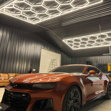 Efektowne oświetlenie LED Blaupunkt Hexagon 243 X 483 cm, Konfigurowalny system LED o ciepłej barwie w kształcie plastra miodu do showroomu, galerii, salonu samochodowego, serwisu, garażu